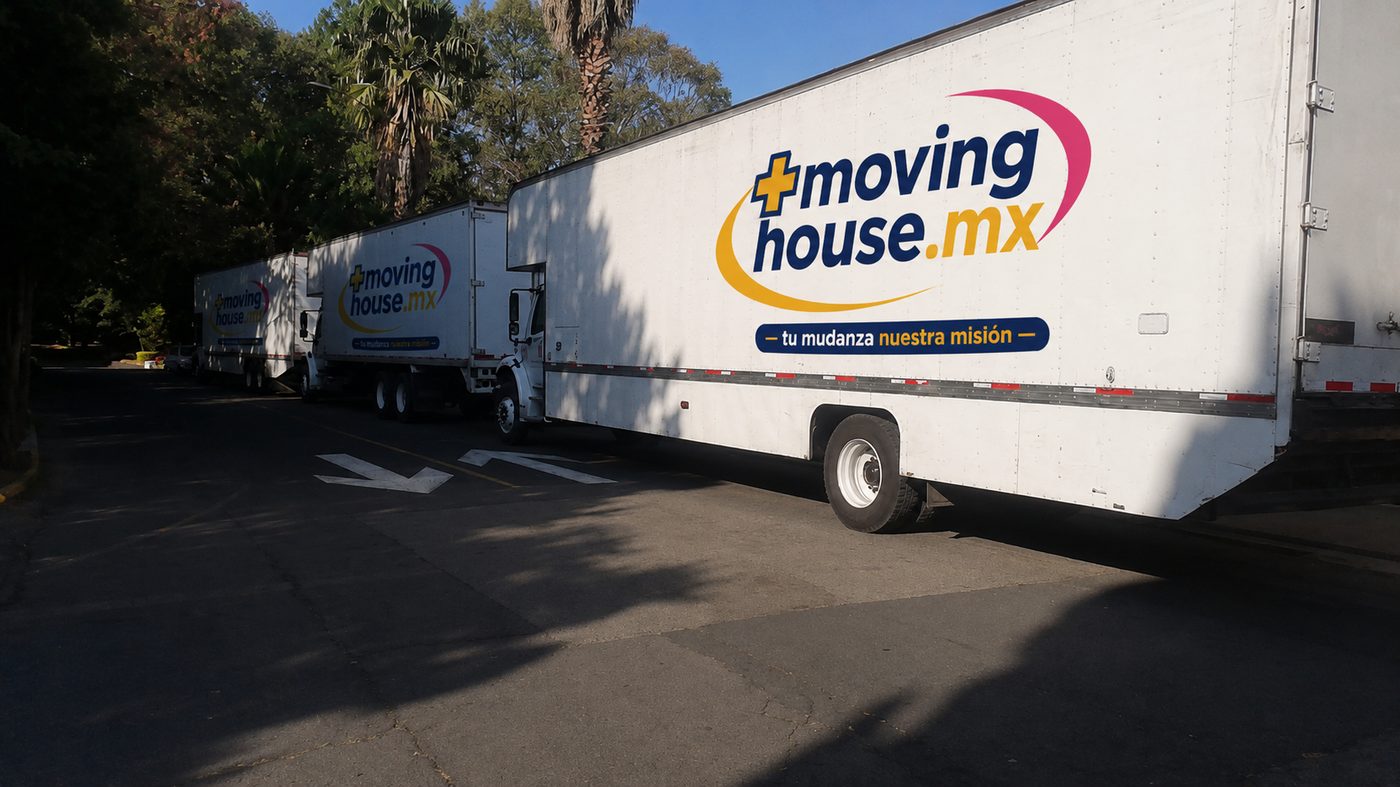 Camión de +movinghouse.mx en ruta por la Ciudad de México